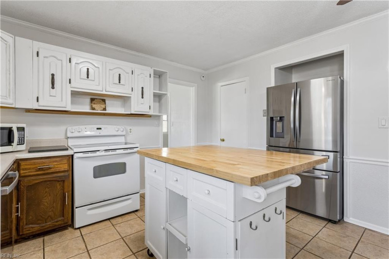 Photo 14 of 42 residential for sale in Hampton virginia