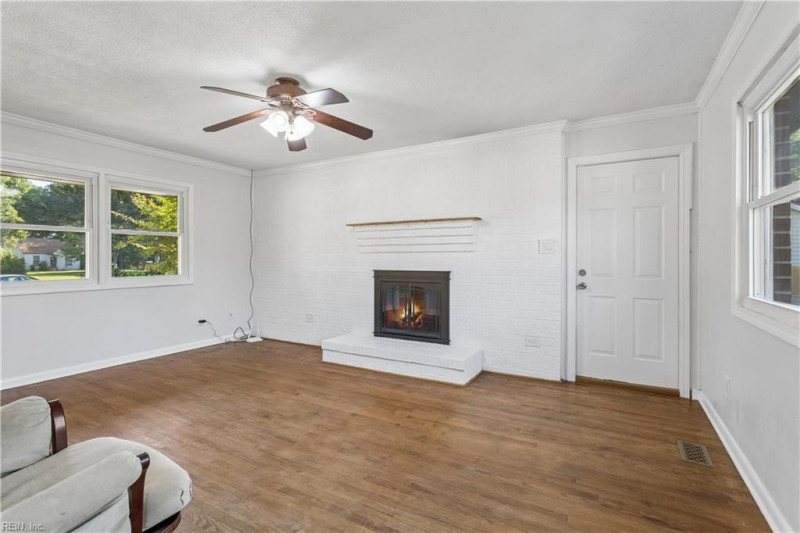 Photo 16 of 42 residential for sale in Hampton virginia