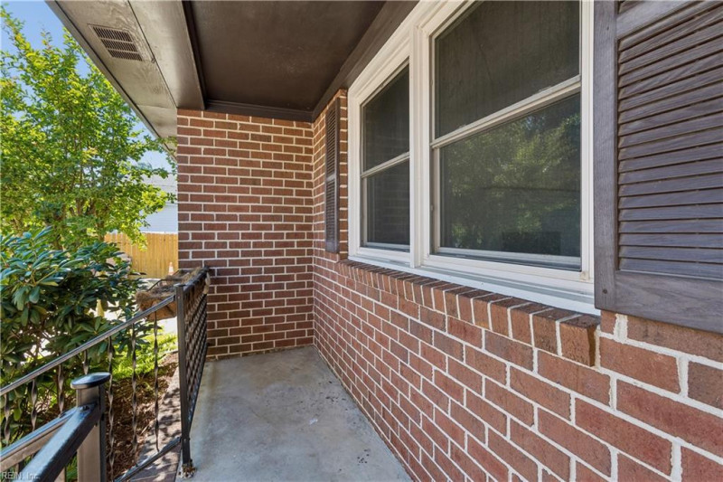 Photo 4 of 42 residential for sale in Hampton virginia