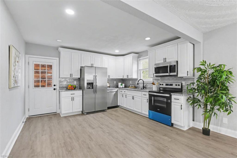 Photo 11 of 26 residential for sale in Norfolk virginia