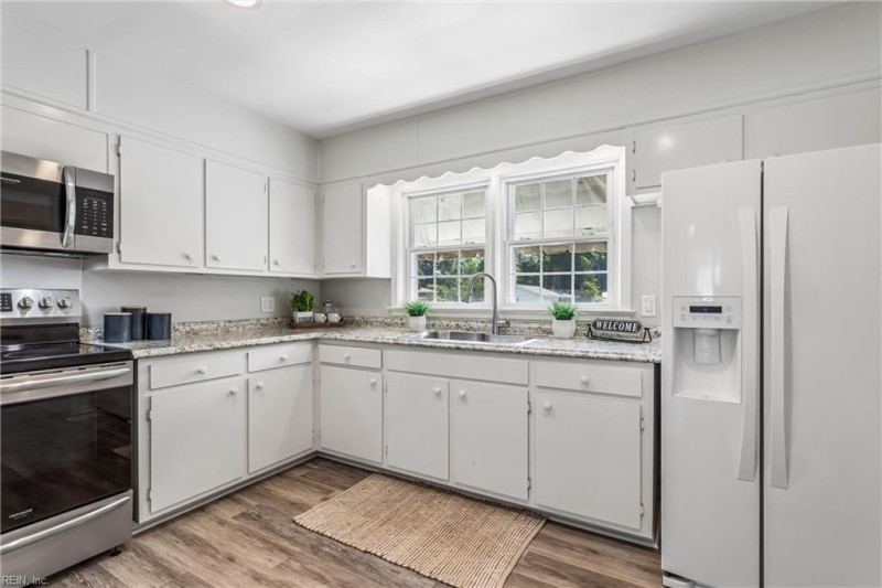 Photo 13 of 44 residential for sale in Poquoson virginia