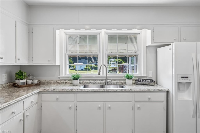 Photo 16 of 44 residential for sale in Poquoson virginia