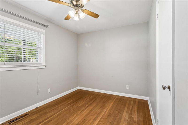 Photo 22 of 44 residential for sale in Poquoson virginia