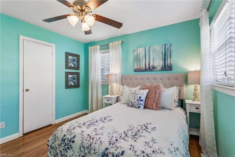 Photo 25 of 44 residential for sale in Poquoson virginia