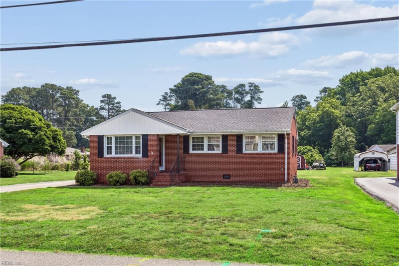 Photo 3 of 44 residential for sale in Poquoson virginia