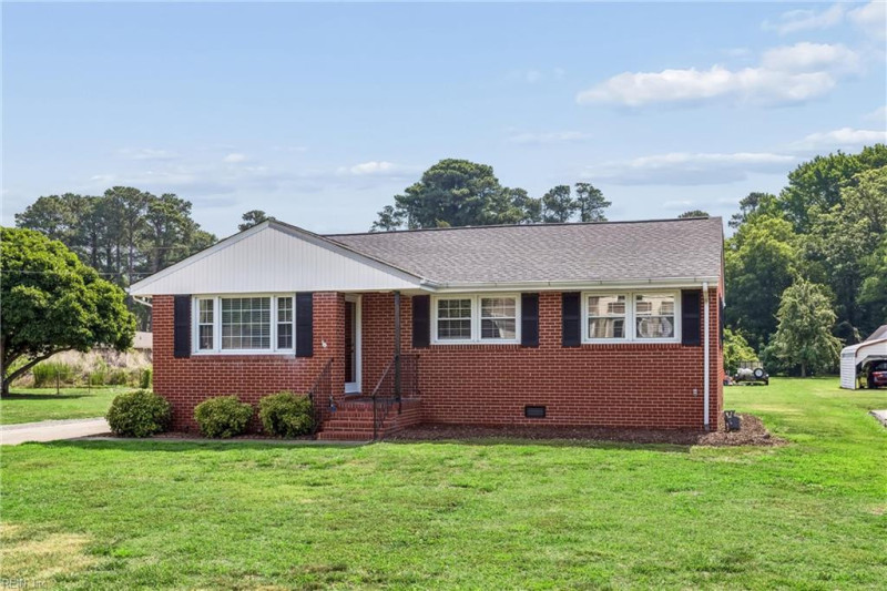 Photo 5 of 44 residential for sale in Poquoson virginia