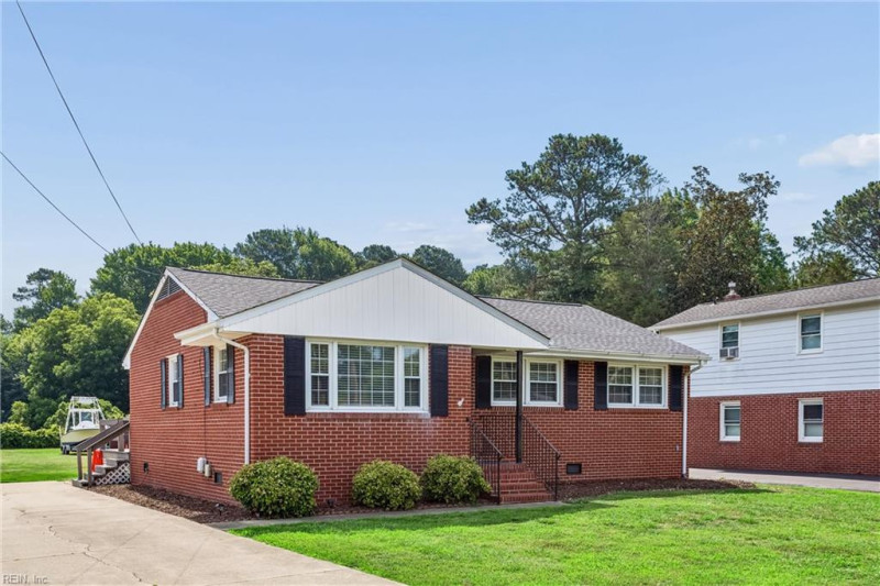 Photo 6 of 44 residential for sale in Poquoson virginia