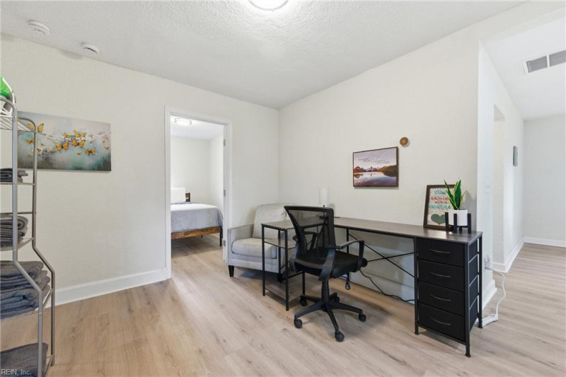 Photo 9 of 35 residential for sale in Hampton virginia