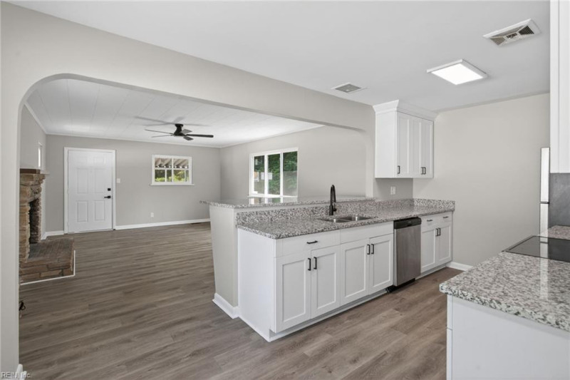Photo 10 of 23 residential for sale in Chesapeake virginia