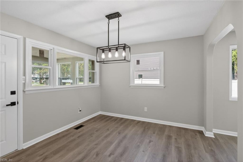 Photo 11 of 23 residential for sale in Chesapeake virginia