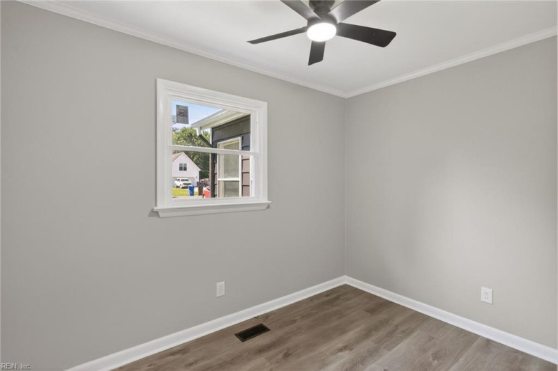 Photo 16 of 23 residential for sale in Chesapeake virginia