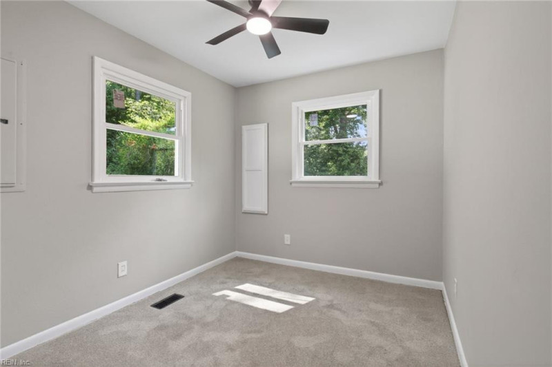 Photo 17 of 23 residential for sale in Chesapeake virginia