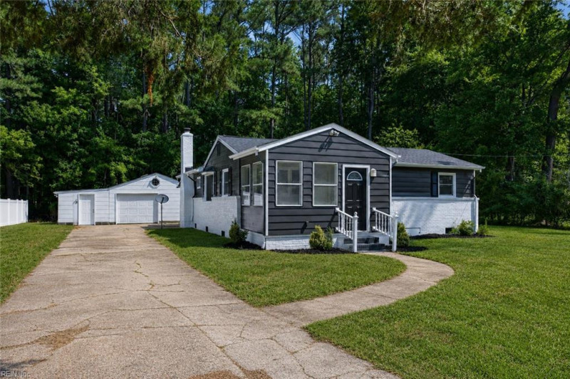 Photo 2 of 23 residential for sale in Chesapeake virginia