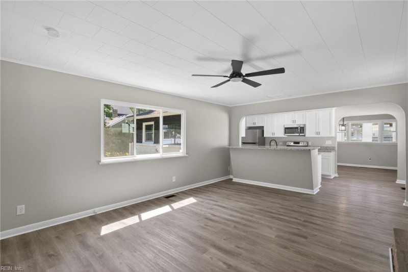Photo 3 of 23 residential for sale in Chesapeake virginia
