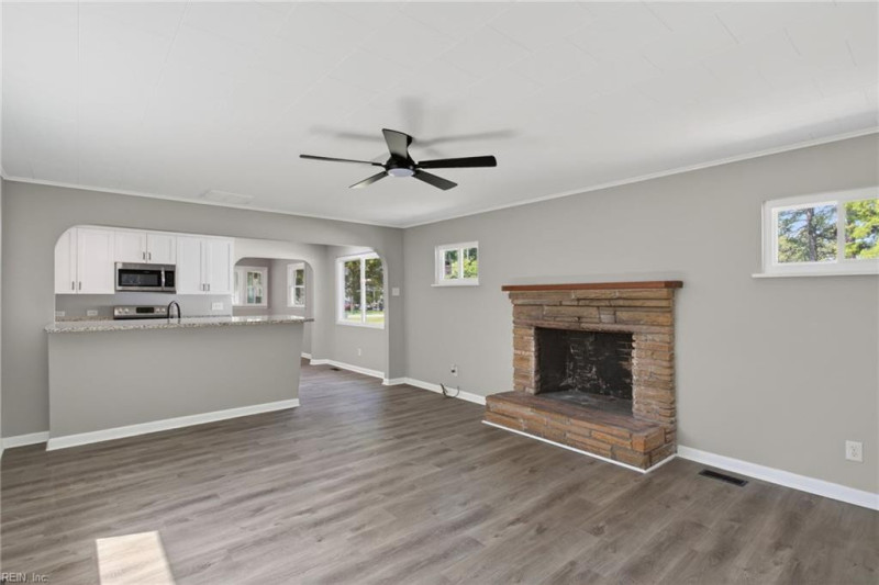 Photo 4 of 23 residential for sale in Chesapeake virginia