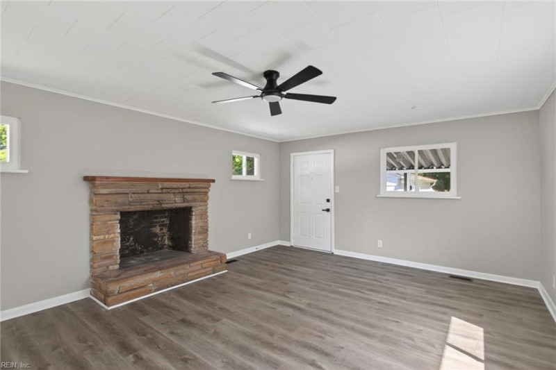 Photo 5 of 23 residential for sale in Chesapeake virginia
