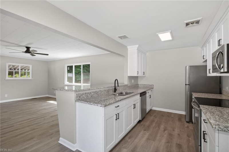 Photo 7 of 23 residential for sale in Chesapeake virginia