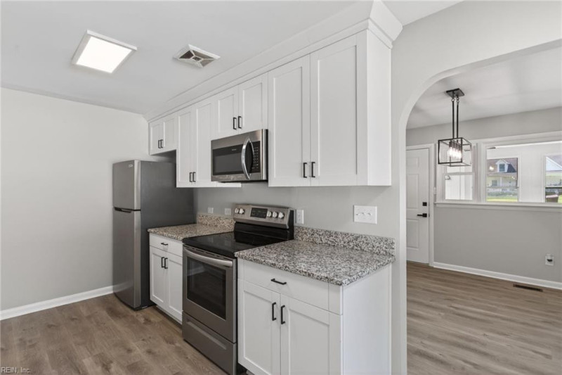 Photo 8 of 23 residential for sale in Chesapeake virginia