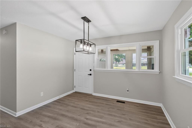 Photo 9 of 23 residential for sale in Chesapeake virginia