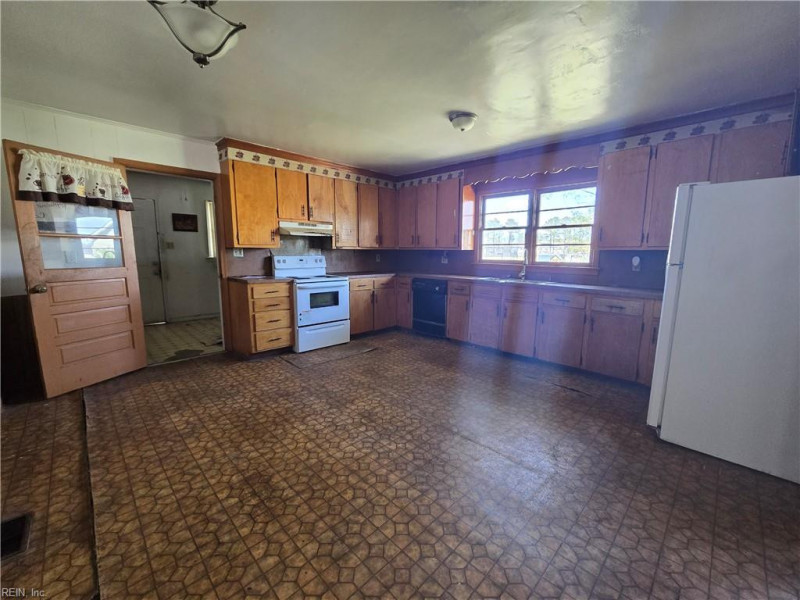 Photo 12 of 37 residential for sale in Suffolk virginia