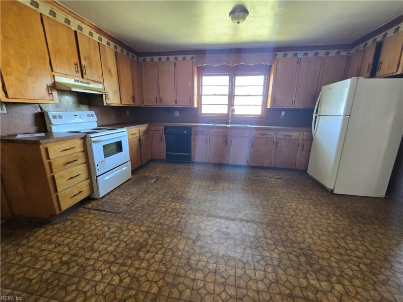 Photo 13 of 37 residential for sale in Suffolk virginia