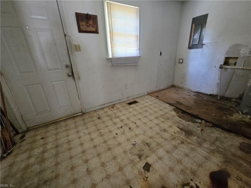 Photo 15 of 37 residential for sale in Suffolk virginia