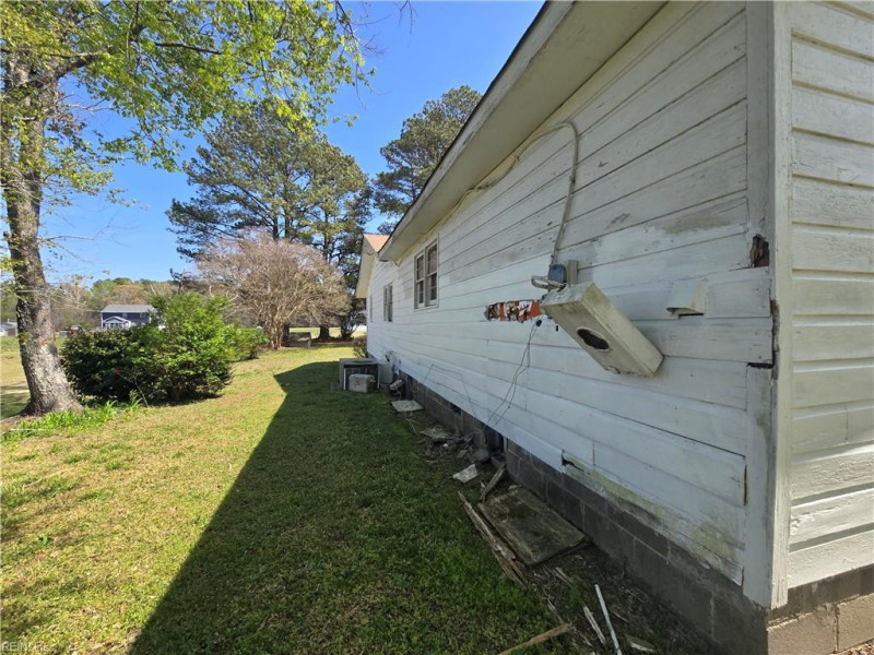 Photo 3 of 37 residential for sale in Suffolk virginia