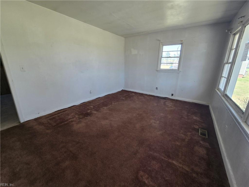 Photo 4 of 37 residential for sale in Suffolk virginia