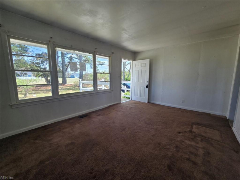 Photo 5 of 37 residential for sale in Suffolk virginia
