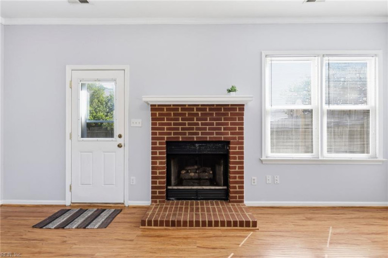 Photo 4 of 50 residential for sale in Chesapeake virginia