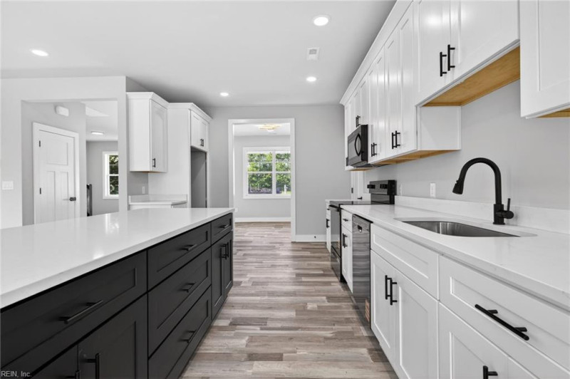 Photo 20 of 33 residential for sale in Chesapeake virginia