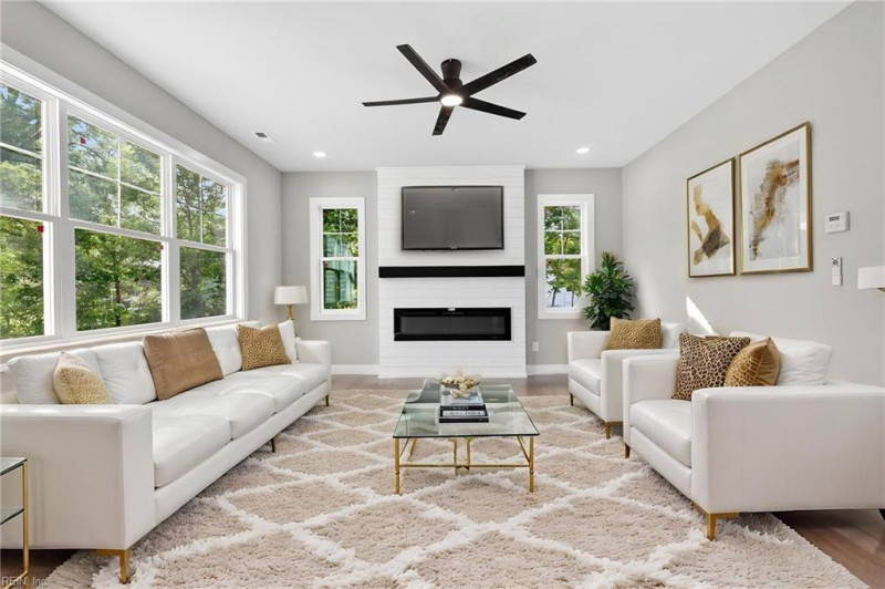 Photo 3 of 33 residential for sale in Chesapeake virginia