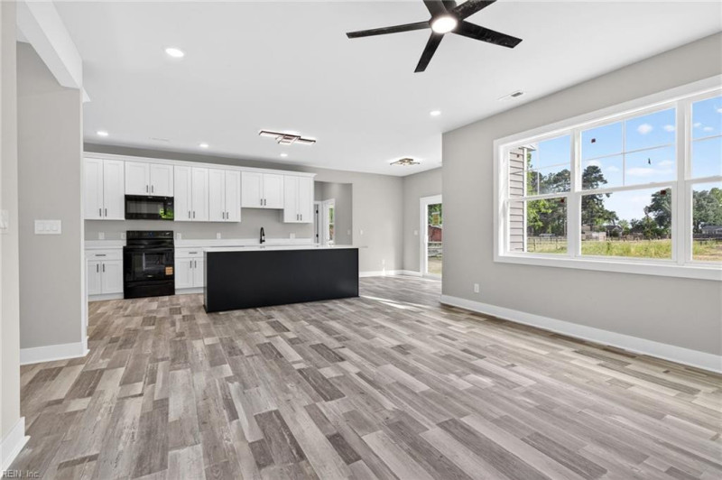 Photo 9 of 33 residential for sale in Chesapeake virginia
