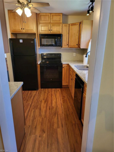 Photo 12 of 47 residential for sale in Hampton virginia