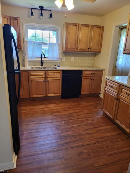 Photo 13 of 47 residential for sale in Hampton virginia