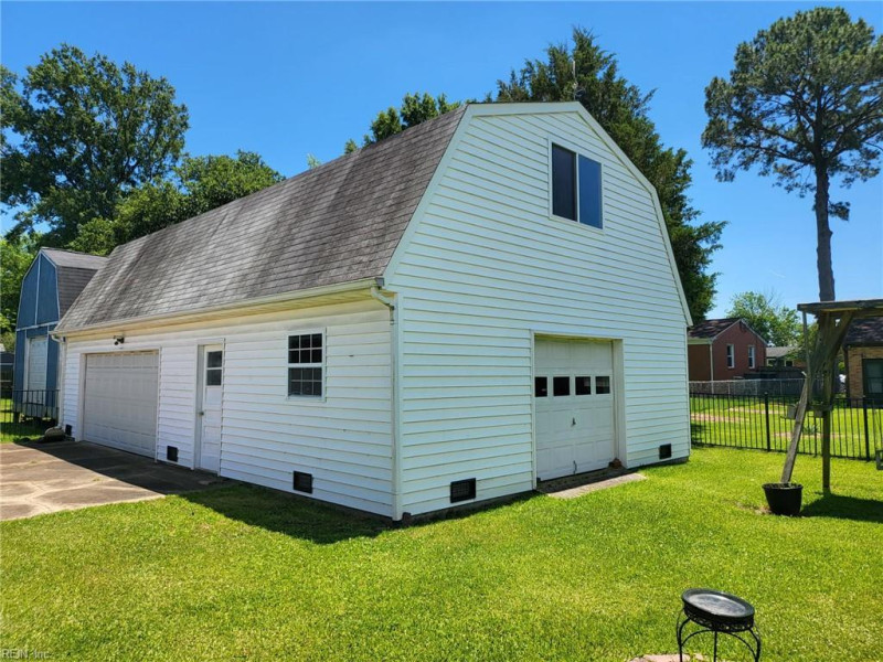 Photo 36 of 47 residential for sale in Hampton virginia