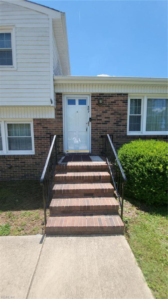 Photo 4 of 47 residential for sale in Hampton virginia