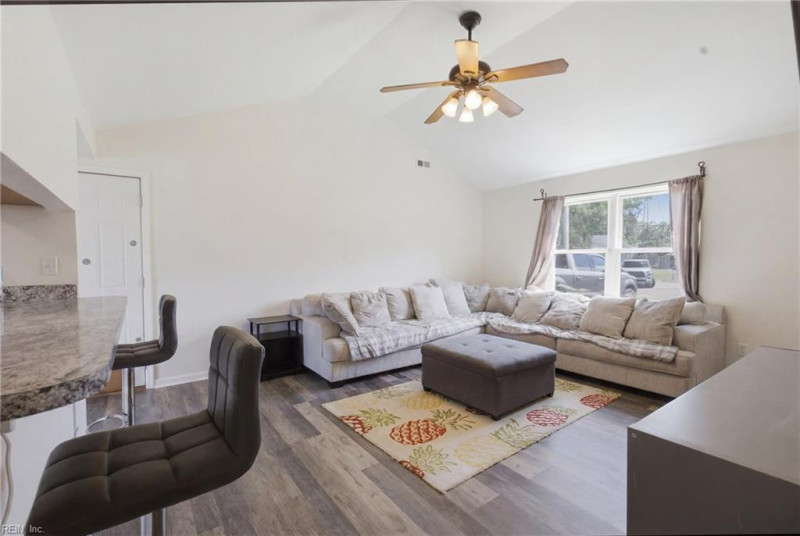 Photo 12 of 33 residential for sale in Chesapeake virginia
