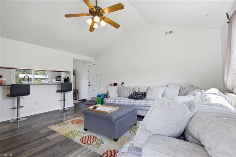 Photo 13 of 33 residential for sale in Chesapeake virginia