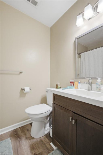 Photo 17 of 33 residential for sale in Chesapeake virginia