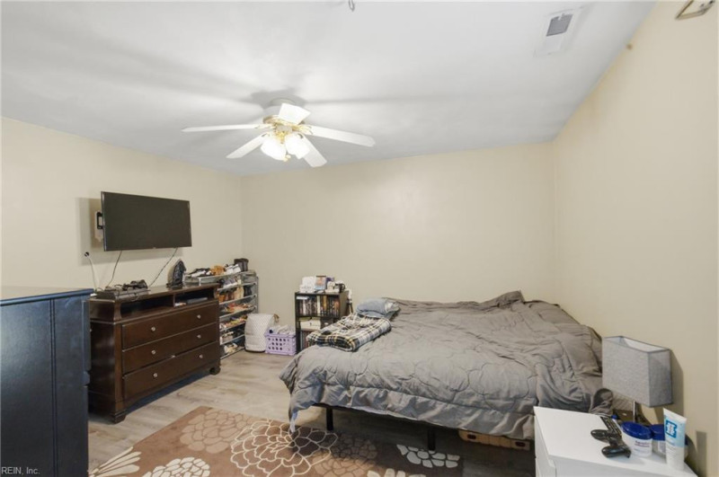 Photo 25 of 33 residential for sale in Chesapeake virginia