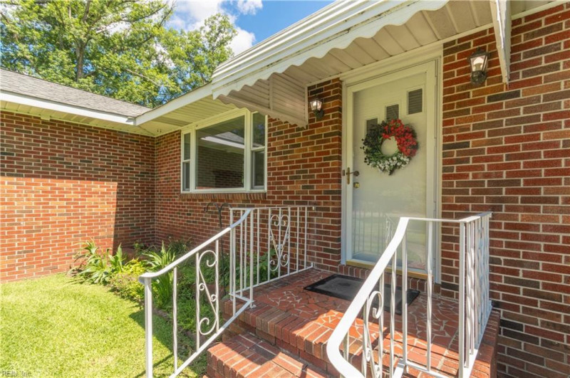Photo 4 of 23 residential for sale in Virginia Beach virginia