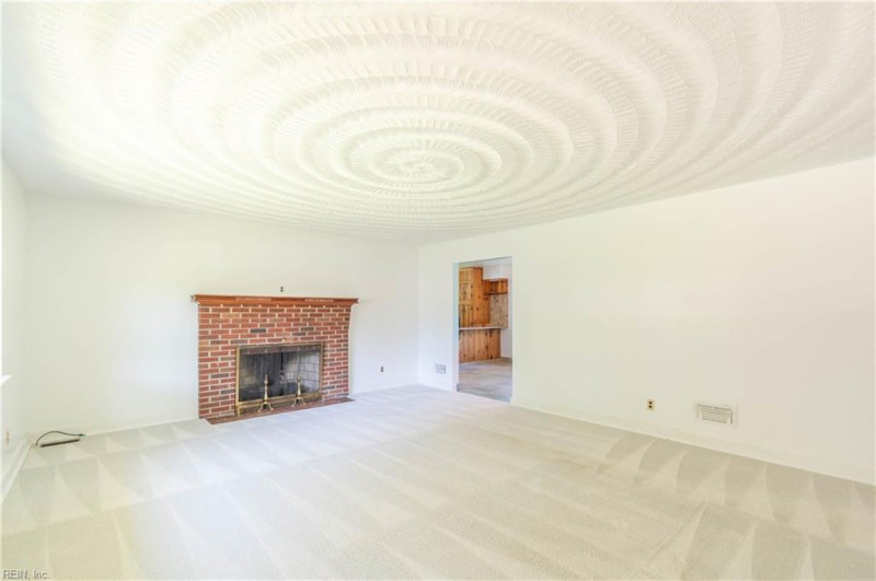 Photo 6 of 23 residential for sale in Virginia Beach virginia