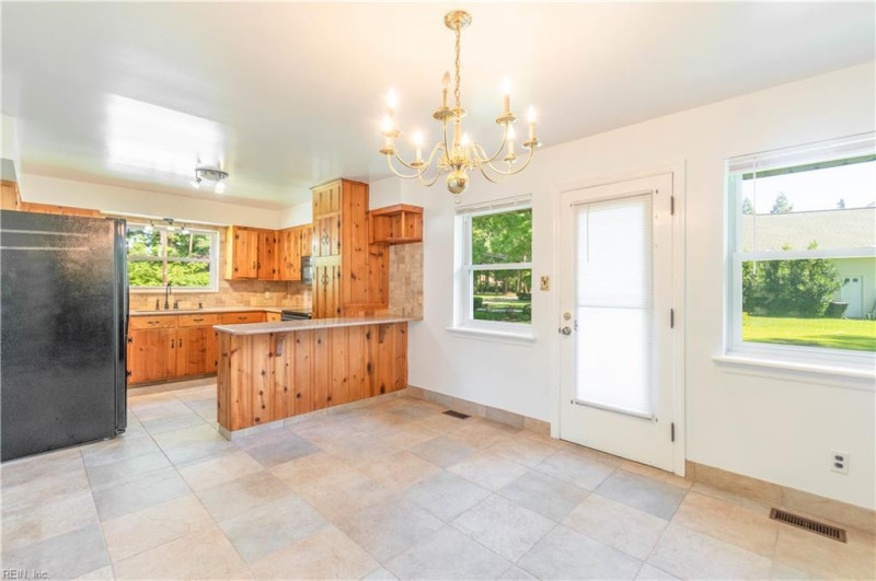 Photo 7 of 23 residential for sale in Virginia Beach virginia