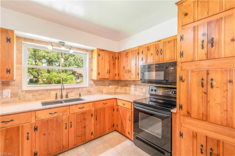 Photo 8 of 23 residential for sale in Virginia Beach virginia