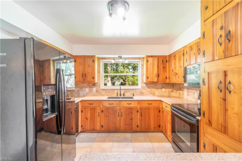 Photo 9 of 23 residential for sale in Virginia Beach virginia