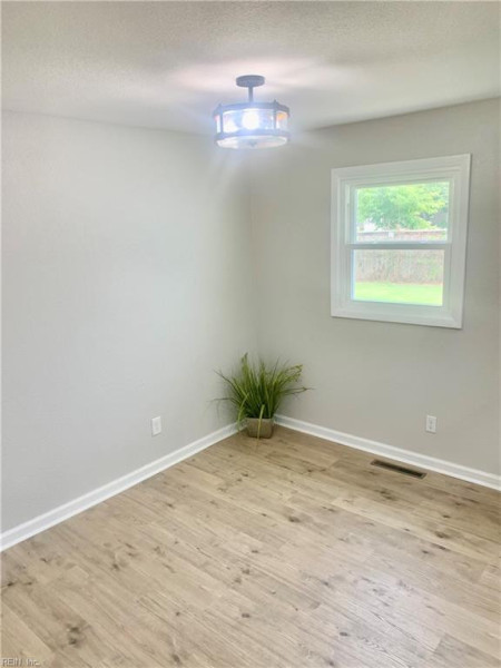 Photo 11 of 34 residential for sale in Norfolk virginia