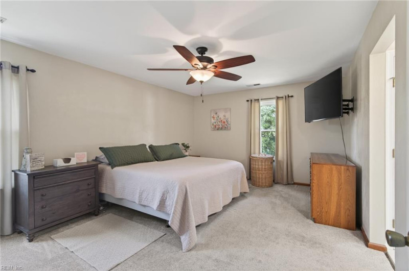 Photo 16 of 35 residential for sale in Chesapeake virginia
