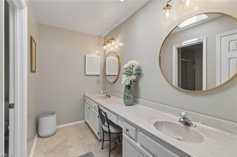 Photo 18 of 35 residential for sale in Chesapeake virginia