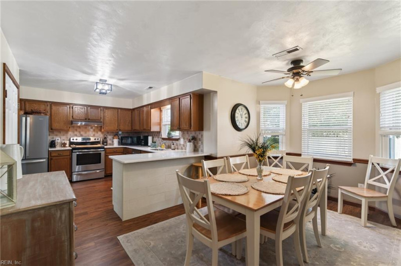 Photo 2 of 35 residential for sale in Chesapeake virginia